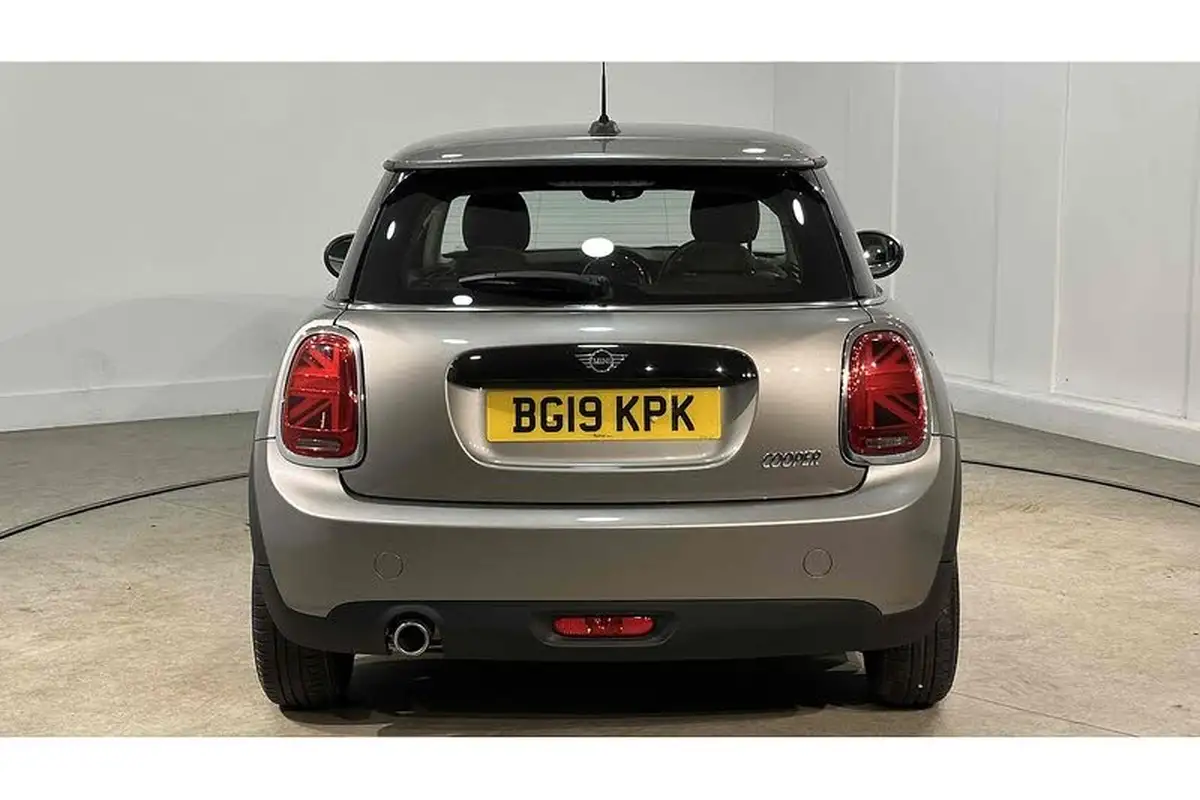 2019-mini-cooper-15-cooper-classic-hatchback-3d-big-9
