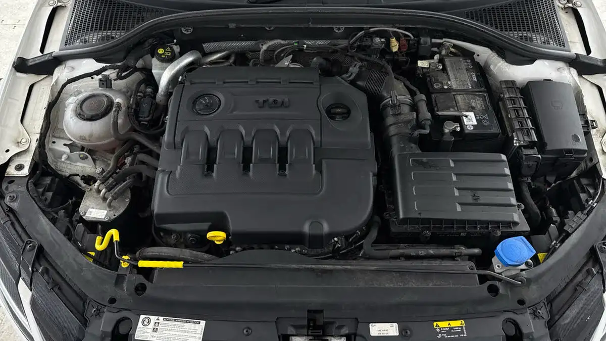 2019-skoda-octavia-20tdi-vrs-4x4-scr-hatchback-big-29