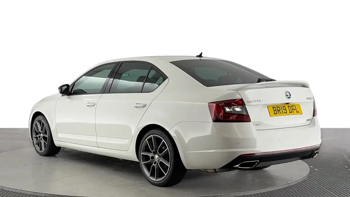 2019-skoda-octavia-20tdi-vrs-4x4-scr-hatchback-big-5
