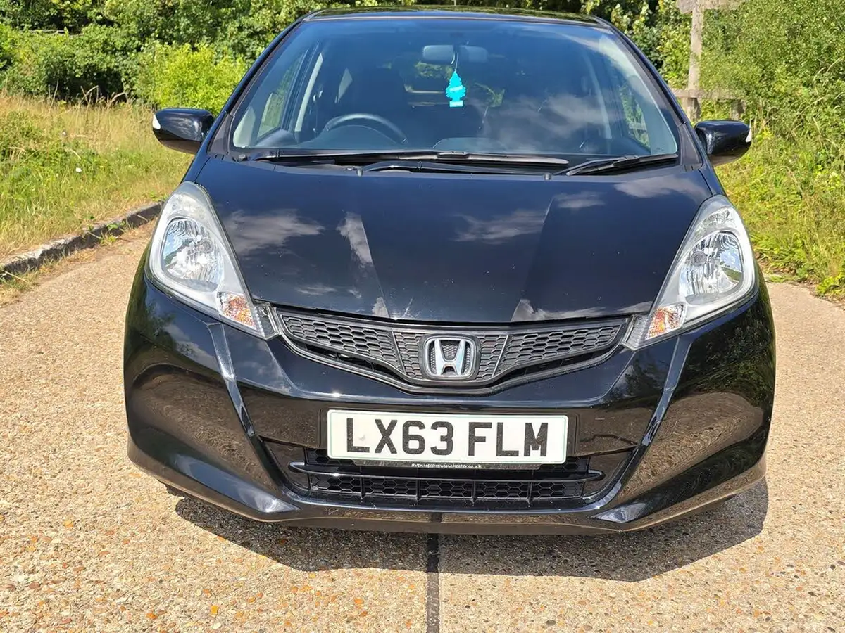 2013-honda-jazz-14-es-plus-cvt-big-4