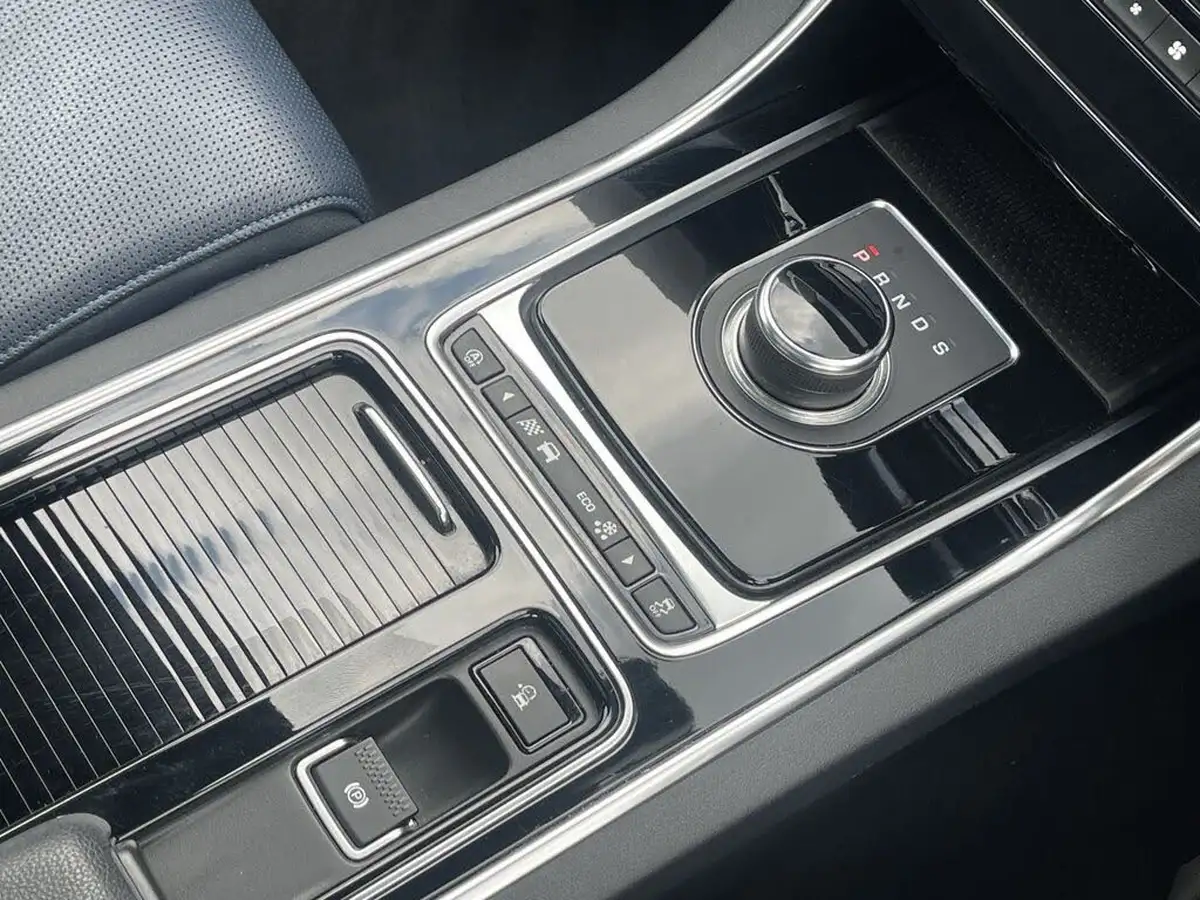 2018-jaguar-xe-20i-r-sport-250ps-1997cc-big-22