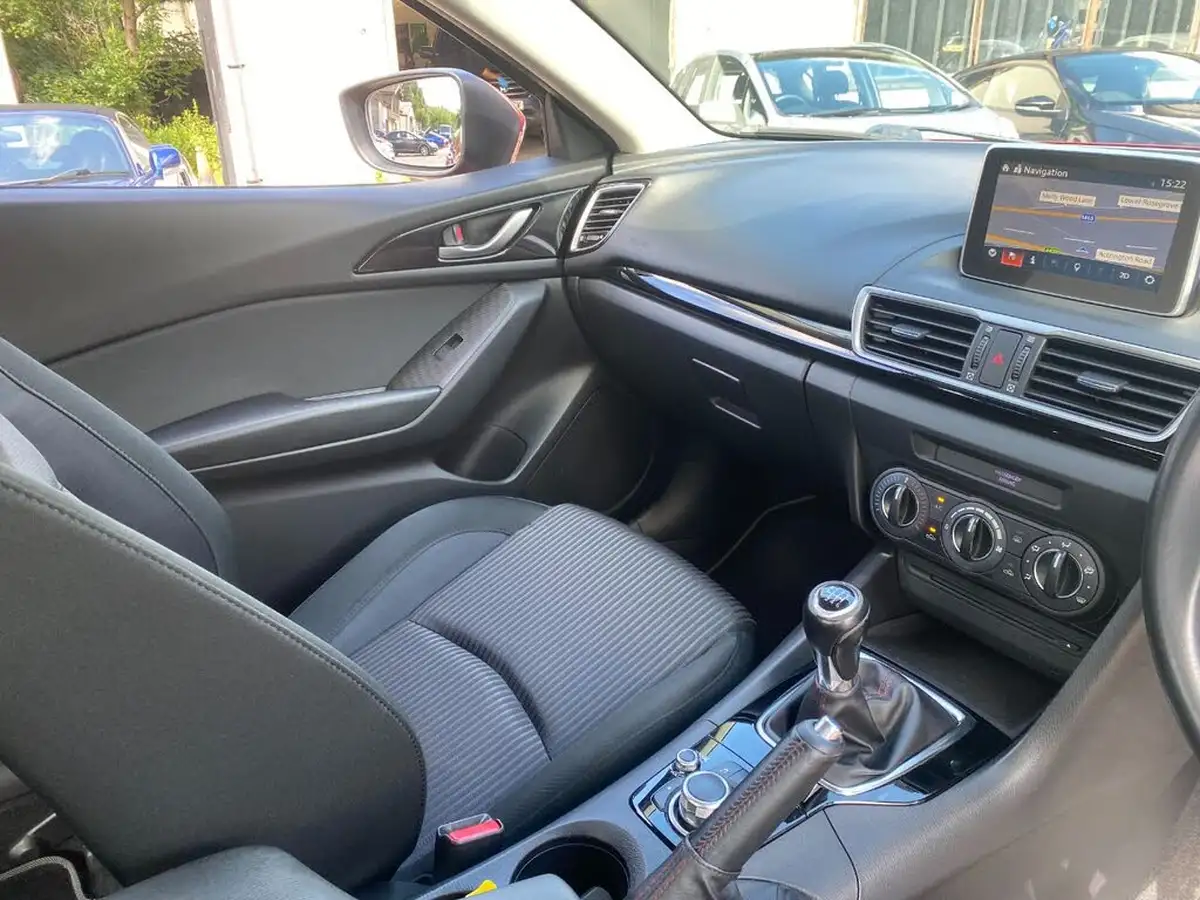 2014-mazda-mazda3-20-se-nav-fastback-4d-big-13