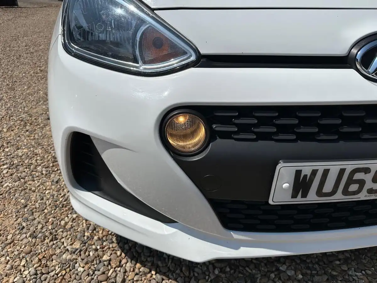 2019-hyundai-i10-10-play-big-12