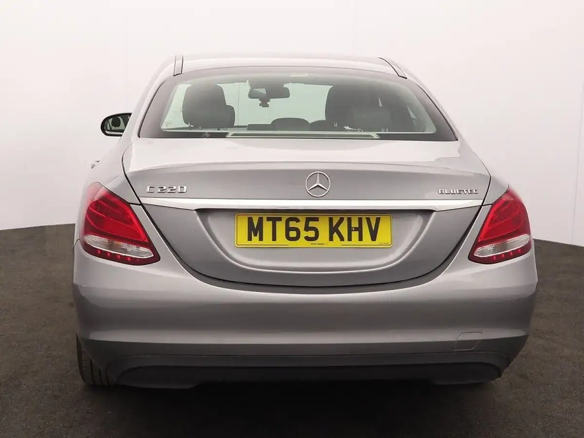 2015-mercedes-benz-c-class-21cdi-c220-se-executivess-saloon-4d-big-8