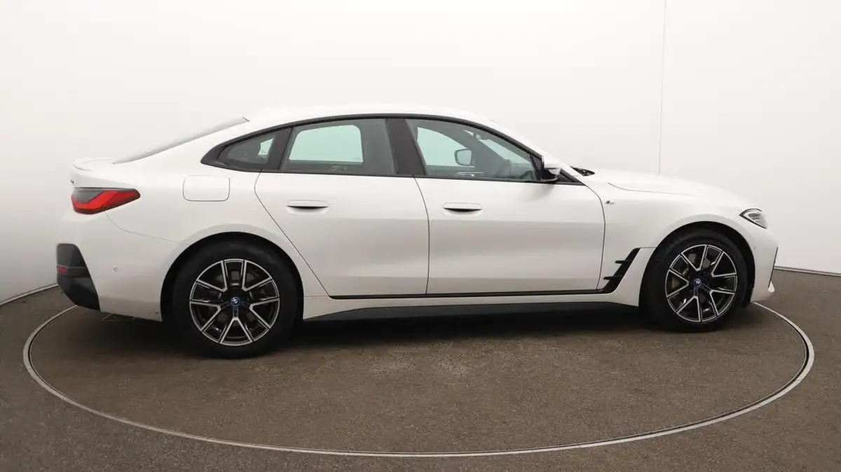 2022-bmw-i4-e-edrive40-m-sport-big-51