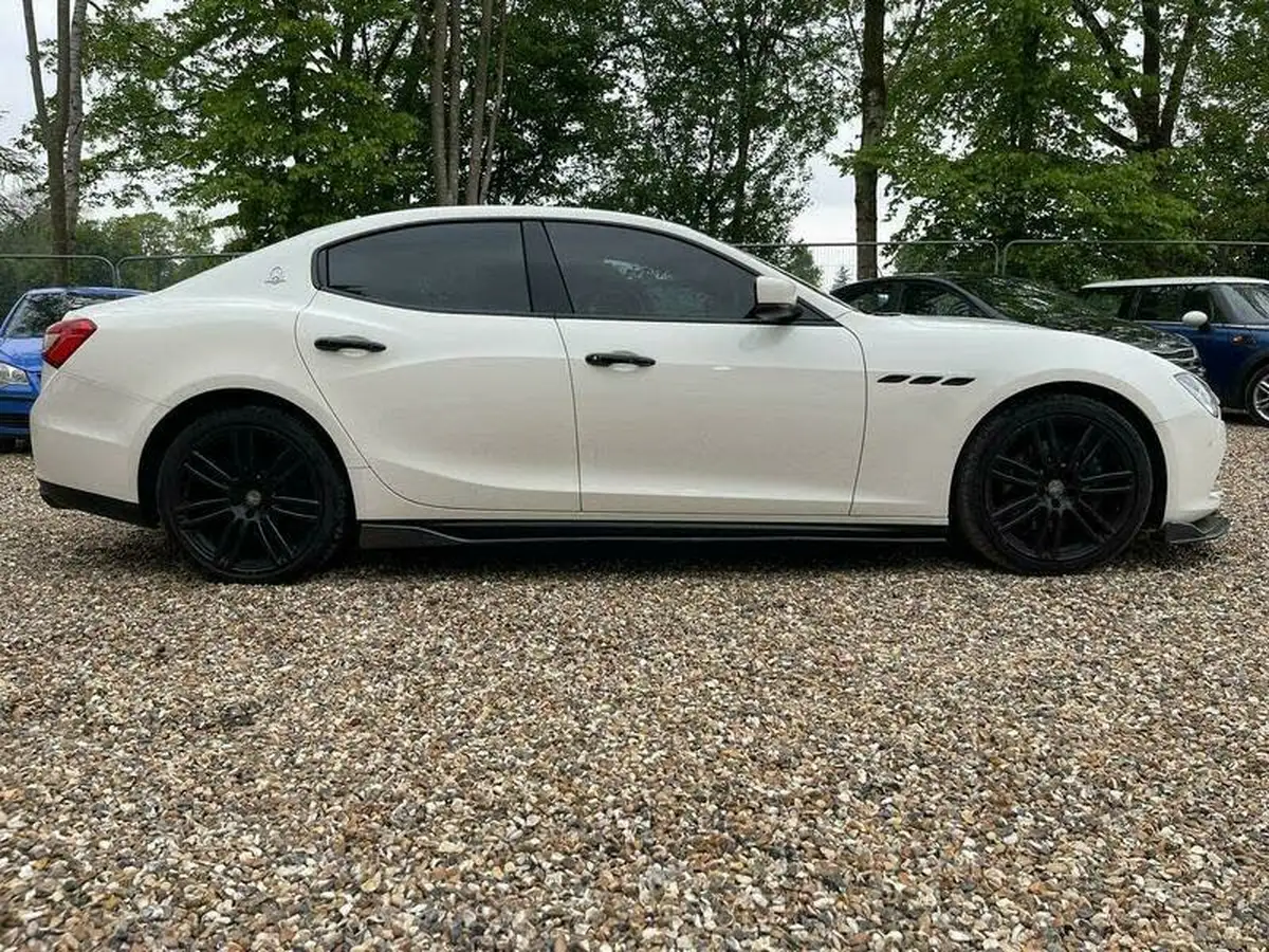 2014-maserati-ghibli-30td-big-13