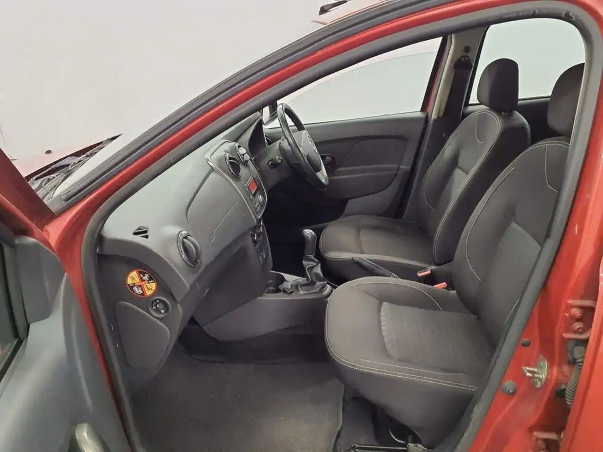 2013-dacia-sandero-12-laureate-big-9