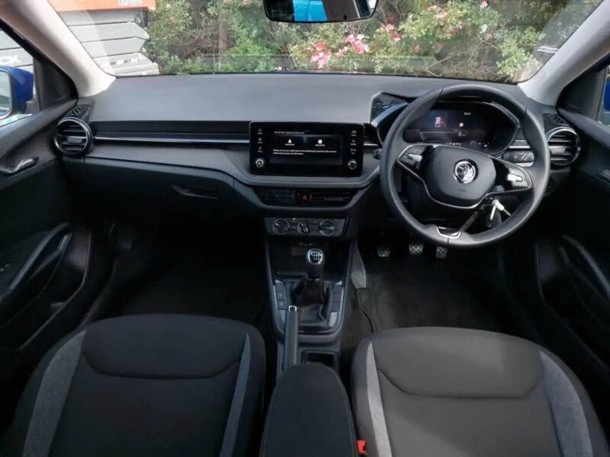 2024-skoda-fabia-10-tsi-se-comfort-116ps-big-2