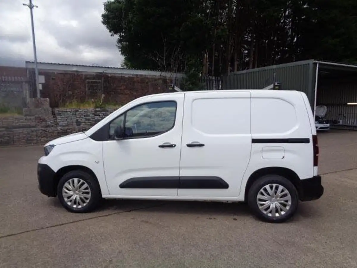 2021-peugeot-partner-15-bluehdi-1000-professional-100ps-eu6dt-panel-big-6