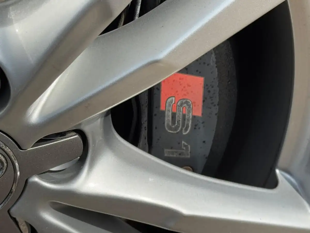 2015-audi-a1-20-s1-hatchback-3d-big-48