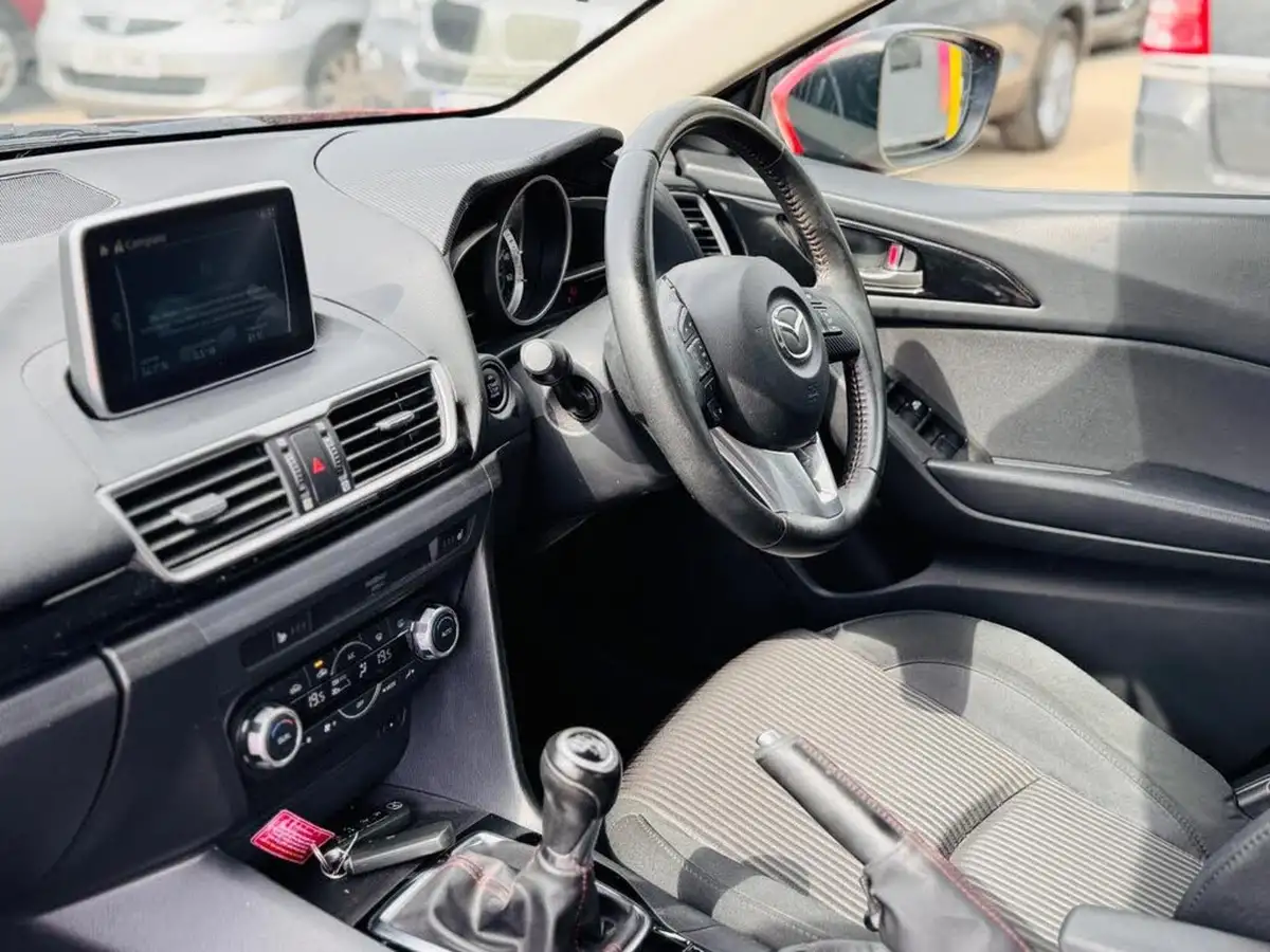 2014-mazda-mazda3-20-se-l-fastback-4d-big-33