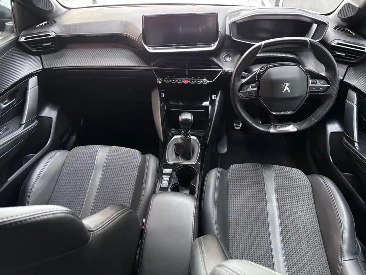 2022-peugeot-208-12-puretech-gt-100ps-big-24