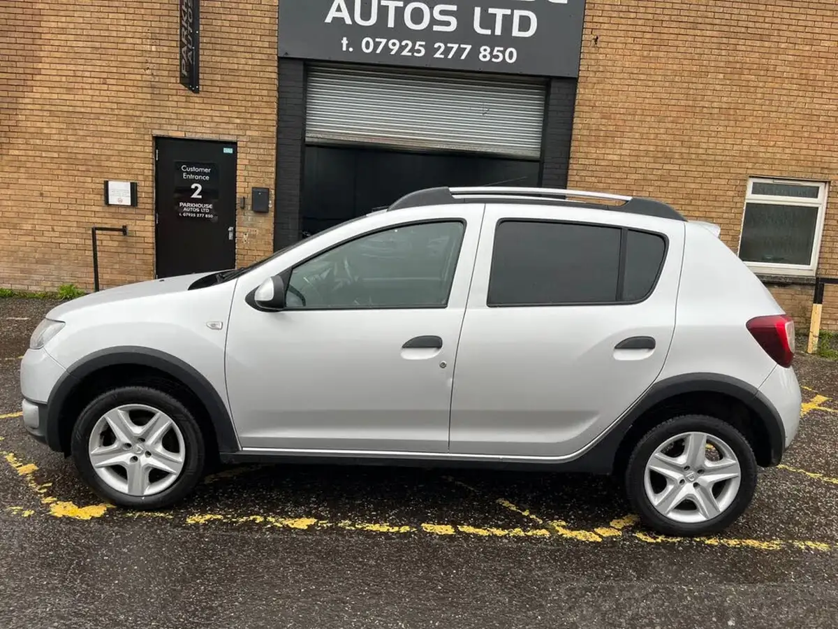 2014-dacia-sandero-stepway-15d-laureate-big-0