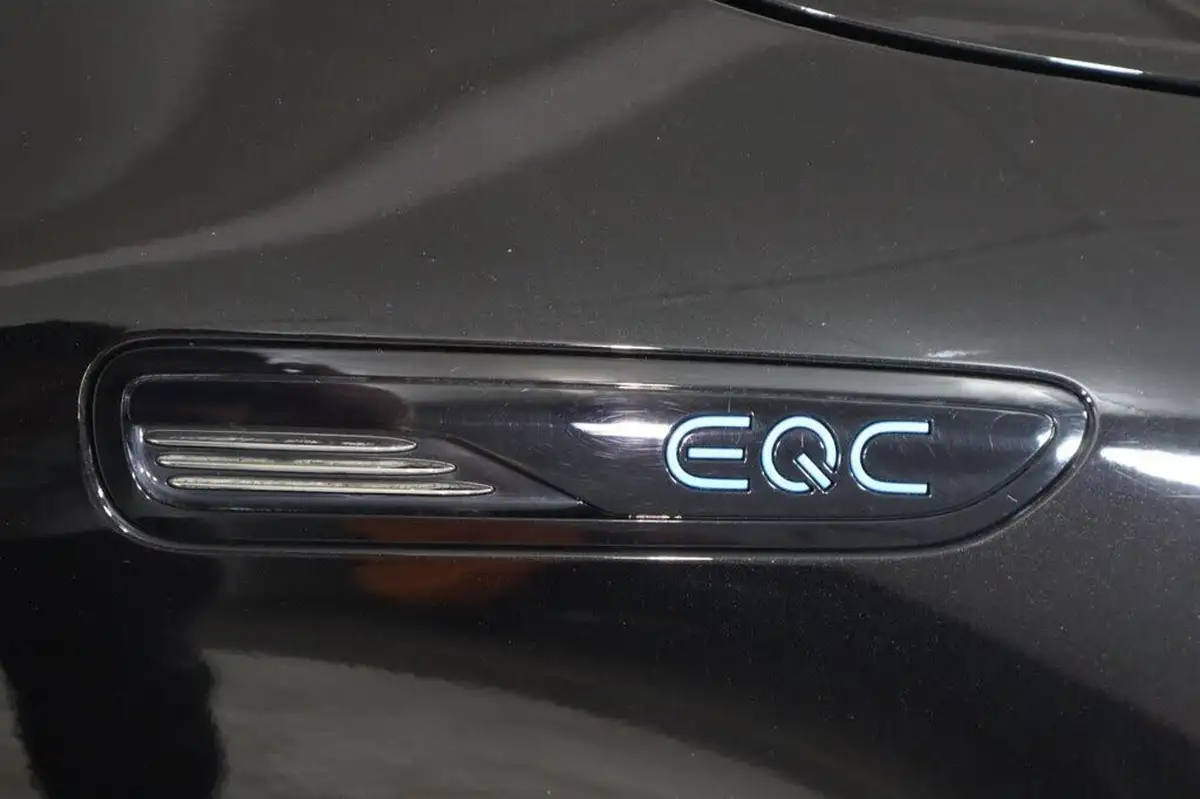 2021-mercedes-benz-eqc-e-eqc-400-amg-line-premium-big-27