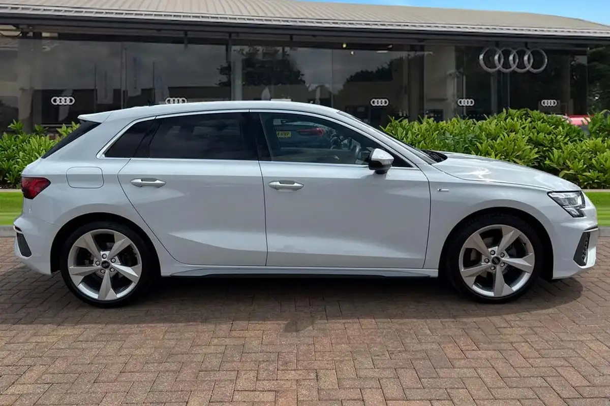 2024-audi-a3-15-35-tfsi-s-line-sportback-5d-tronic-big-2