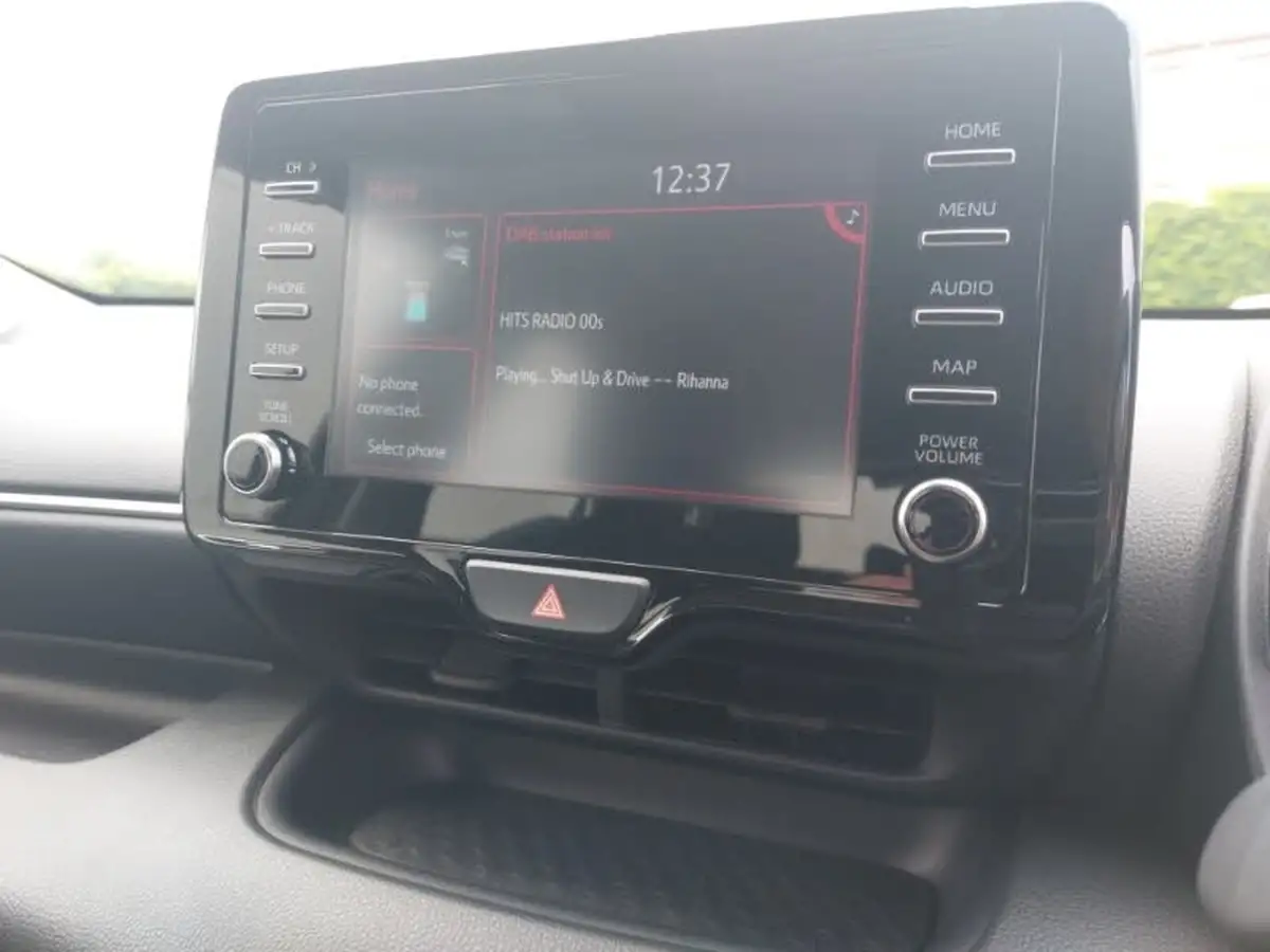 2023-toyota-yaris-15-vvt-i-icon-big-13
