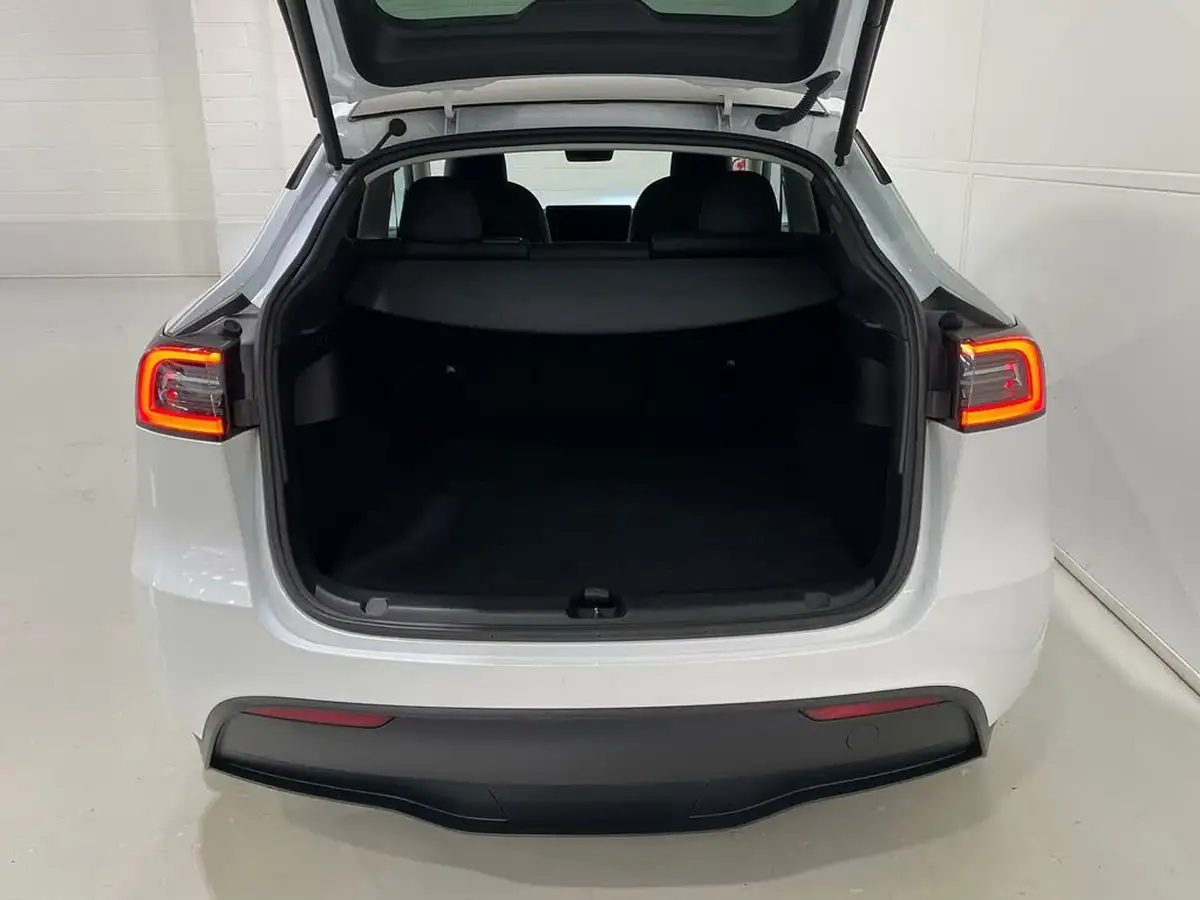 2022-tesla-model-y-e-long-range-big-25