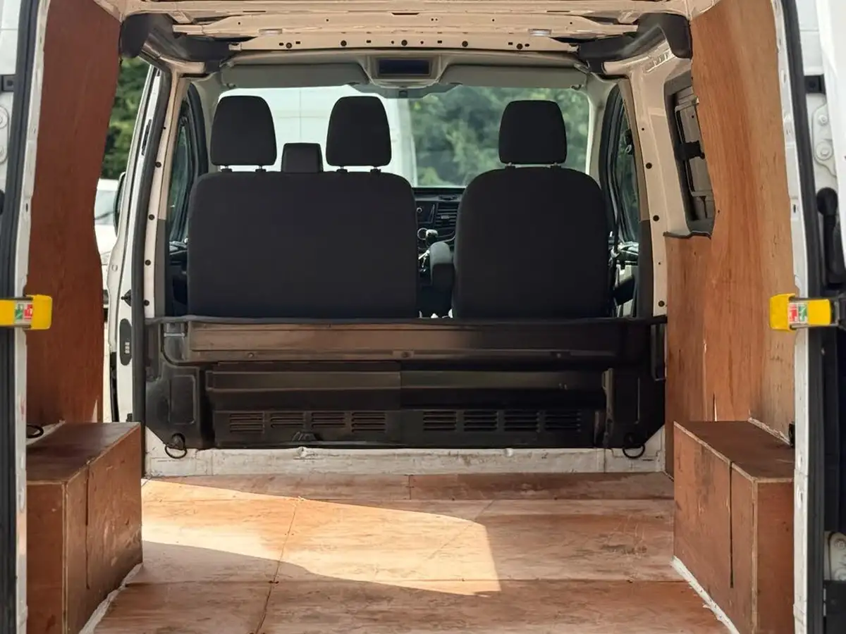 2018-ford-transit-custom-20tdci-300-l2h1-105pseu6-panel-van-big-17
