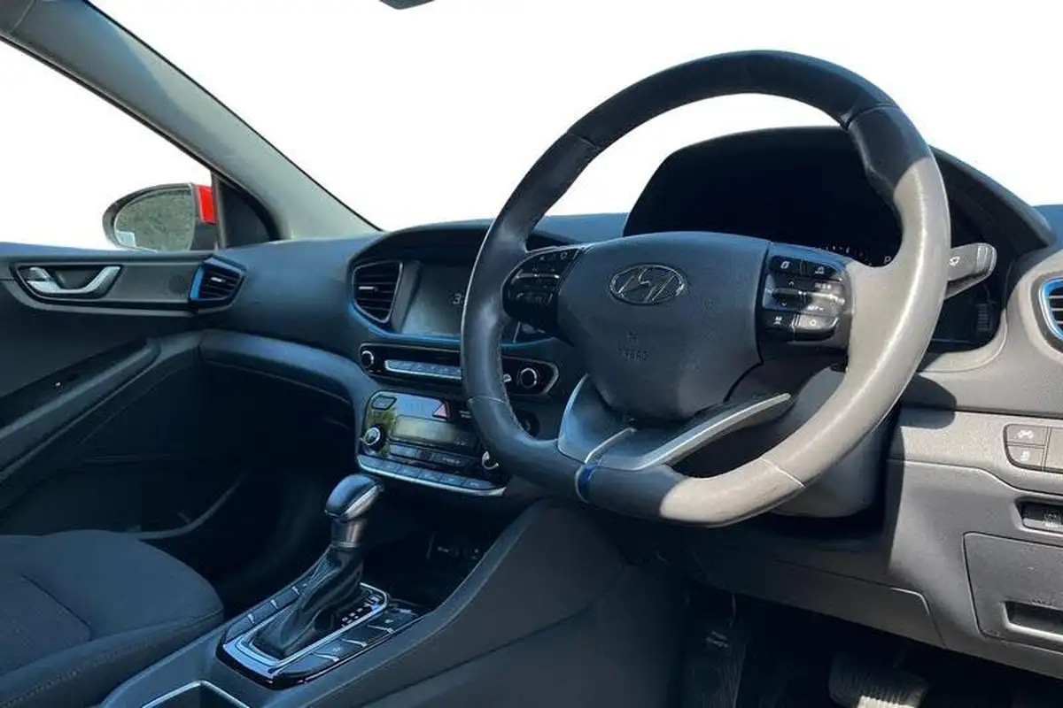 2018-hyundai-ioniq-16-gdi-premium-hybrid-big-8