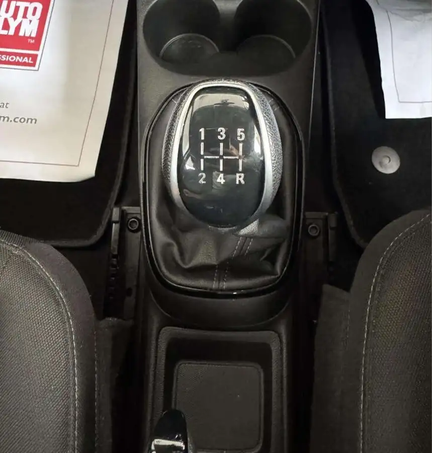 2015-vauxhall-viva-10-se-big-11