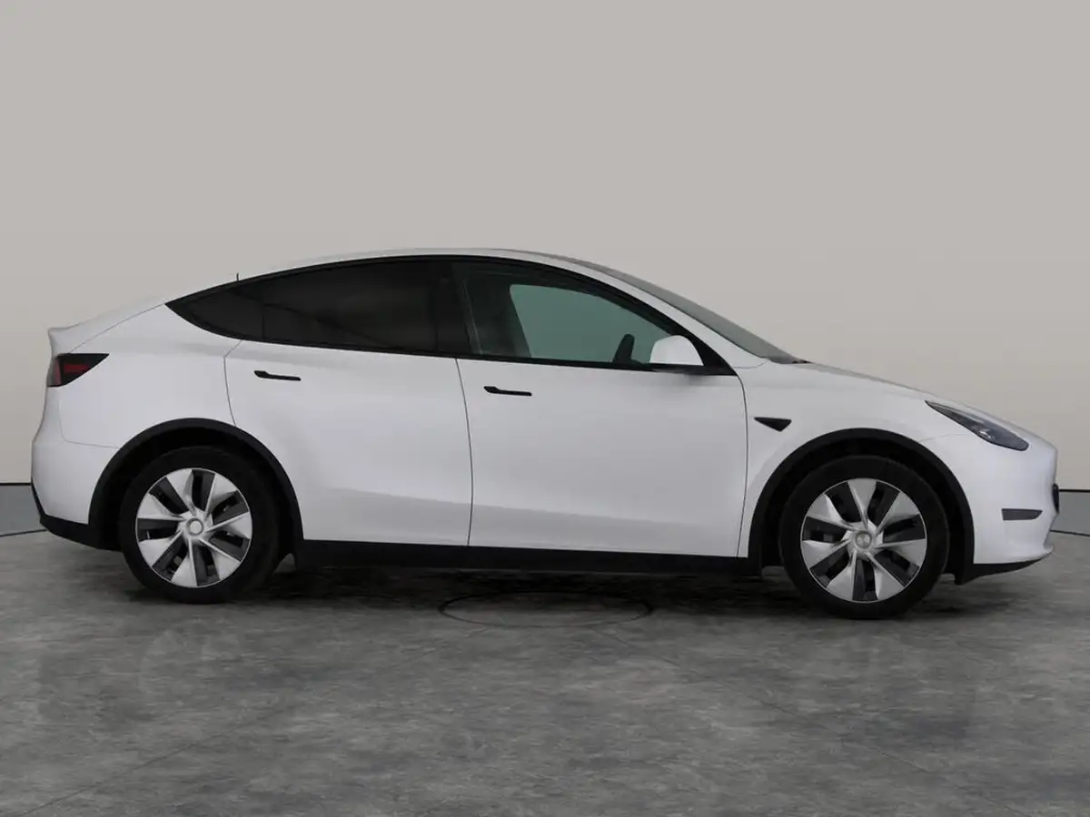 2023-tesla-model-y-e-long-range-big-5