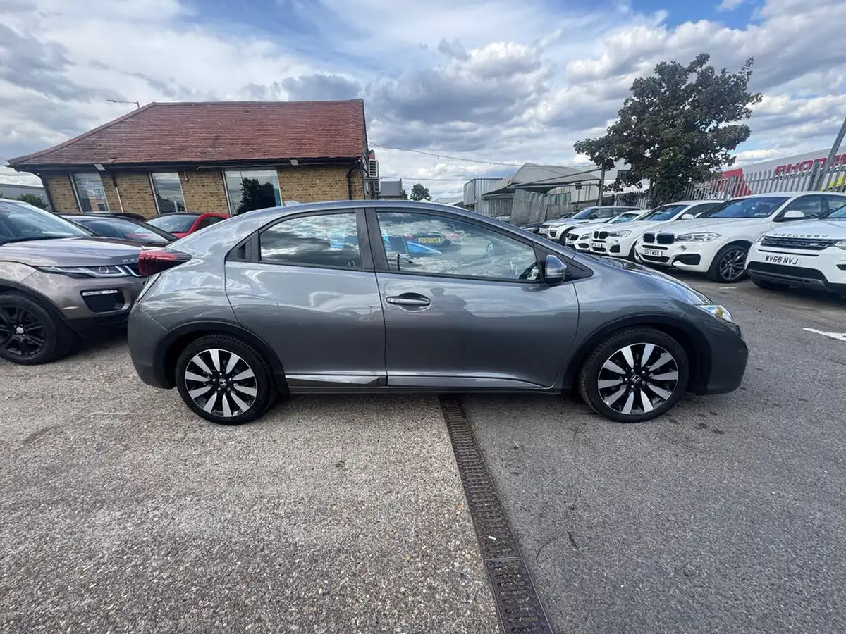 2016-honda-civic-18-i-vtec-se-plus-navi-hatchback-auto-big-12