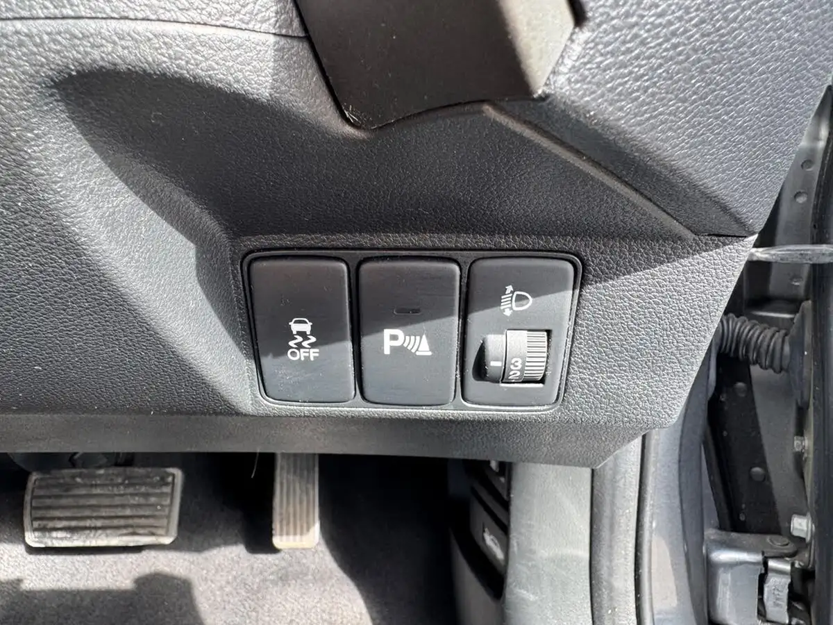 2016-honda-civic-18-i-vtec-se-plus-navi-hatchback-auto-big-36