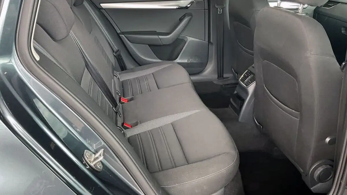 2018-skoda-octavia-16tdi-se-technology-estate-dsg-big-10
