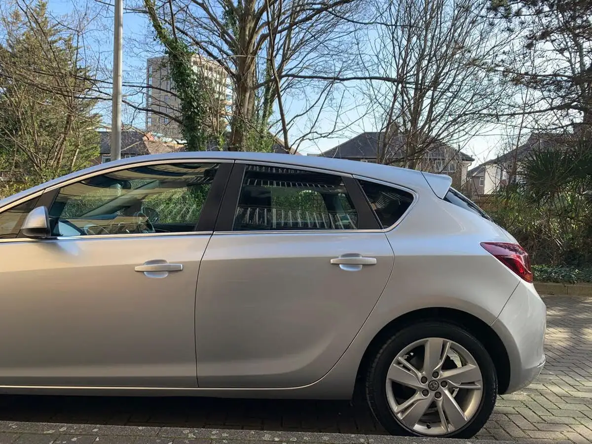 2013-vauxhall-astra-14-sri-turbo-140ps-1364cc-big-5