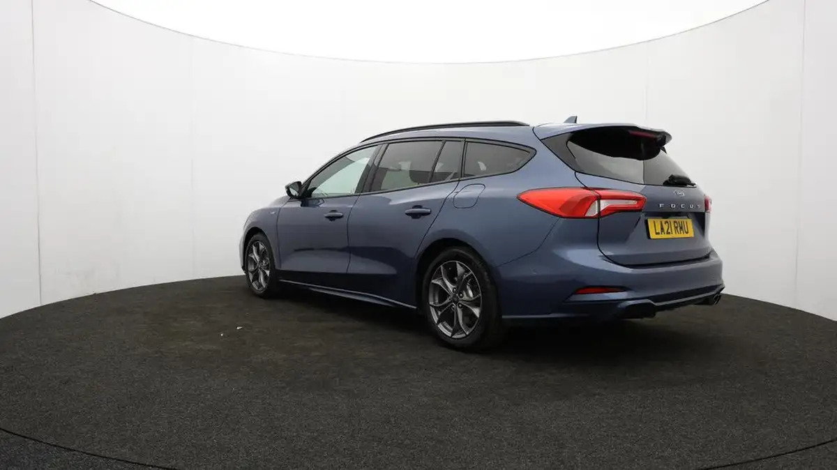2021-ford-focus-15-st-line-estate-big-77