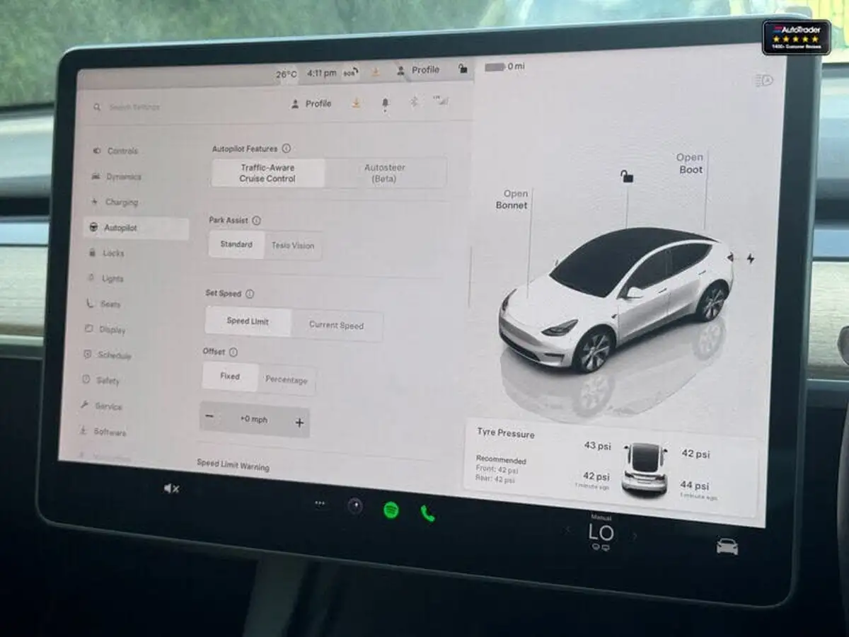 2022-tesla-model-y-e-long-range-big-17