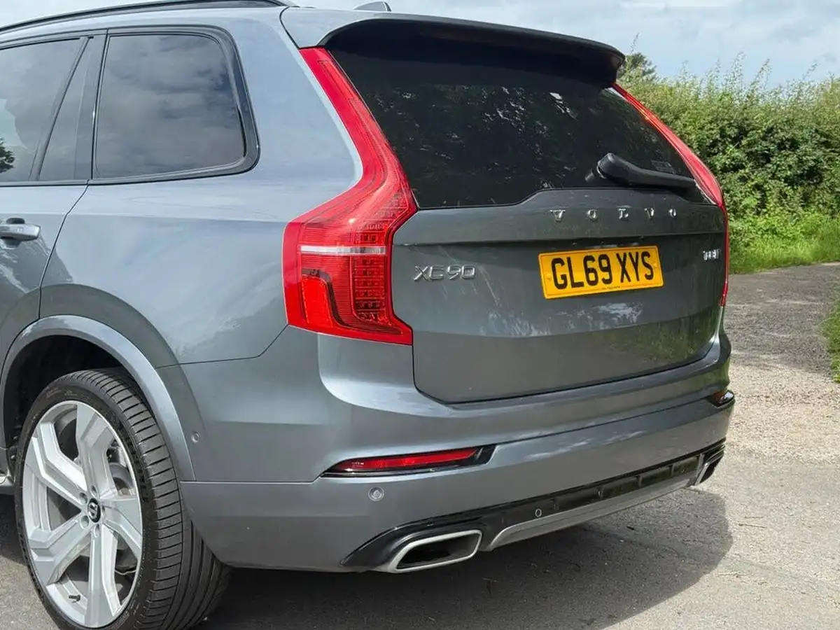 2020-volvo-xc90-20-t8-r-design-twin-engine-big-35