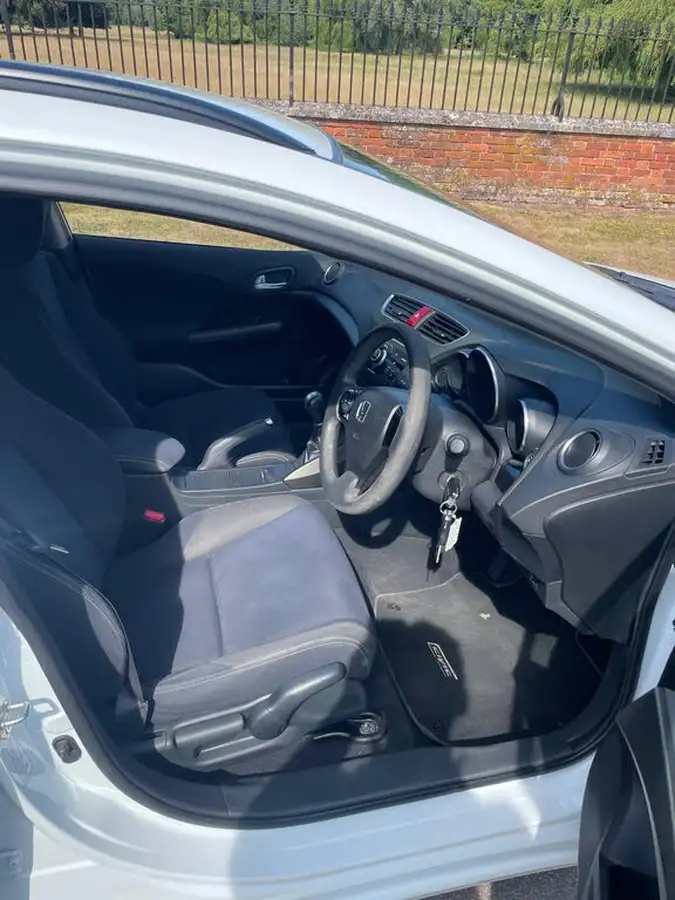 2014-honda-civic-16td-s-t-tourer-big-2