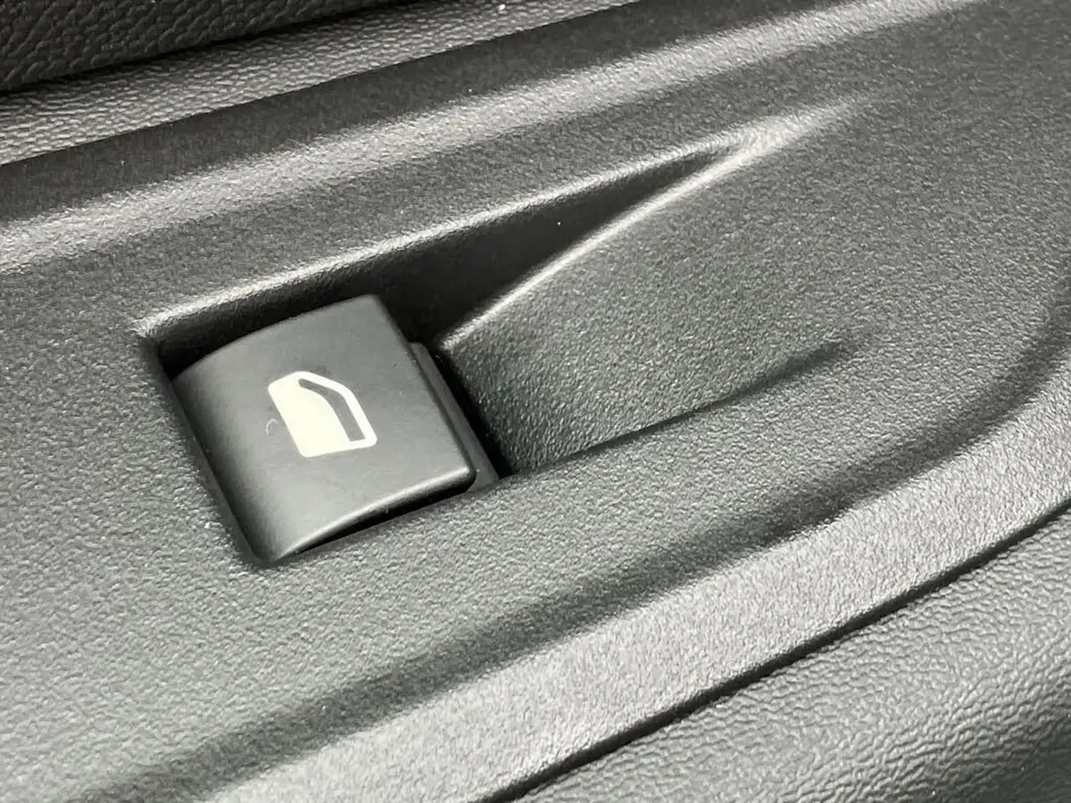2023-citroen-c4-12-puretech-c-series-edition-big-34