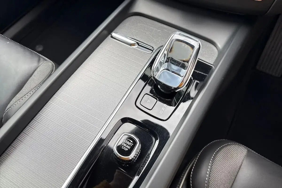 2023-volvo-xc60-20td-b4-plus-big-22