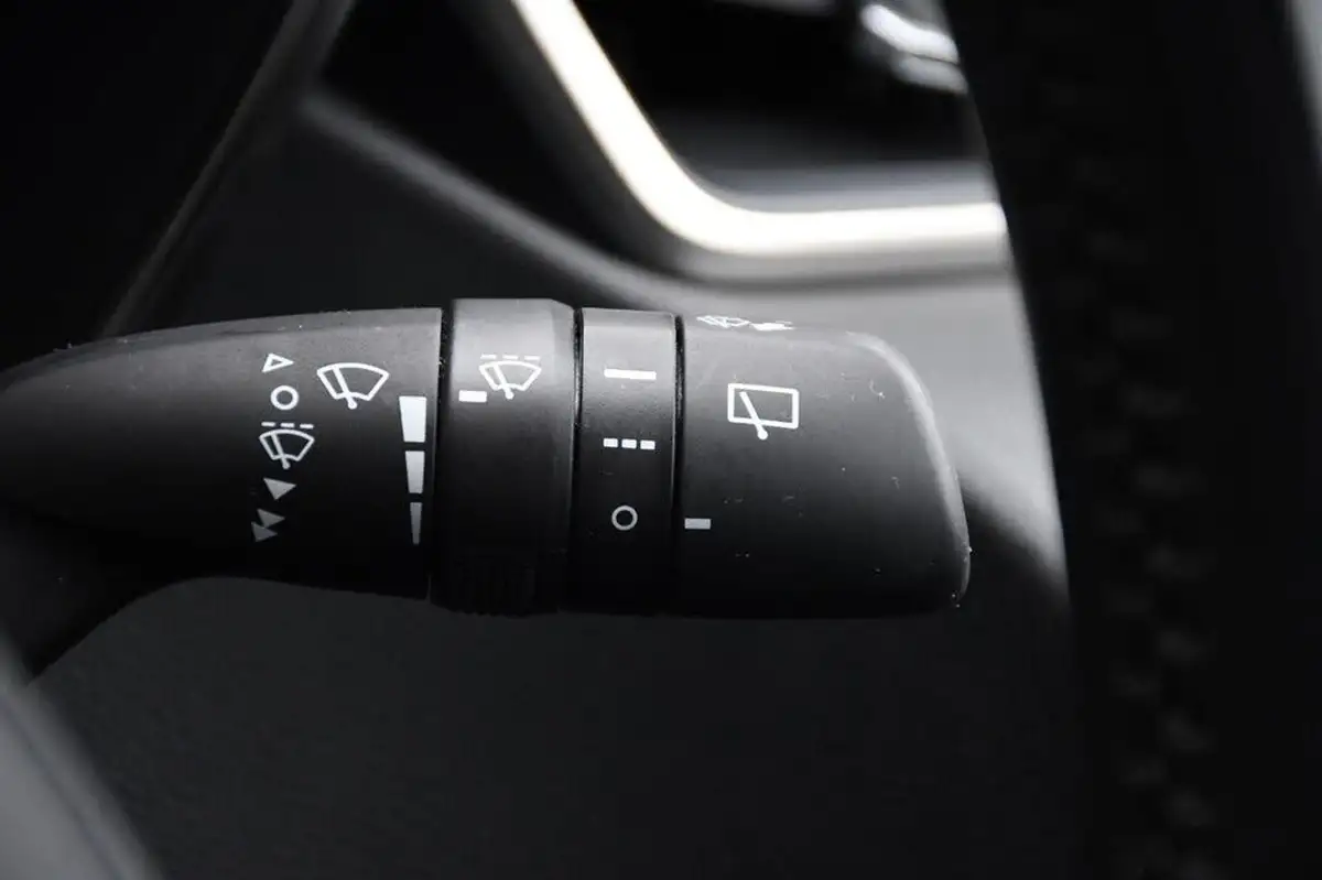 2020-toyota-corolla-18-vvt-i-icon-spare-wheel-touring-sports-5d-big-25