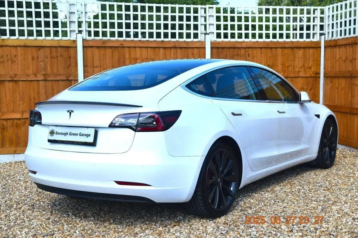 2020-tesla-model-3-e-performance-big-10