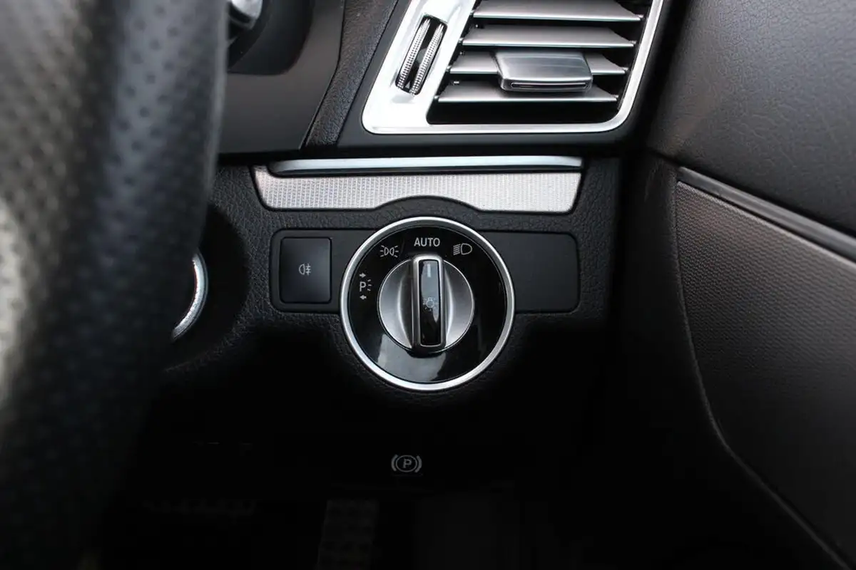 2015-mercedes-benz-e-class-30cdi-e350-amg-line-258ps-cabriolet-2d-big-32