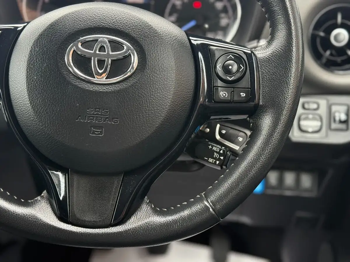 2018-toyota-yaris-15-vvt-i-icon-navi-big-17