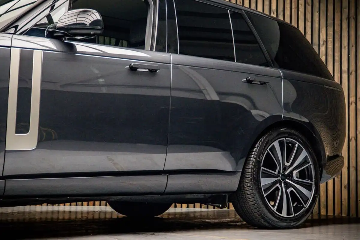 2025-land-rover-range-rover-30-d350-se-big-15