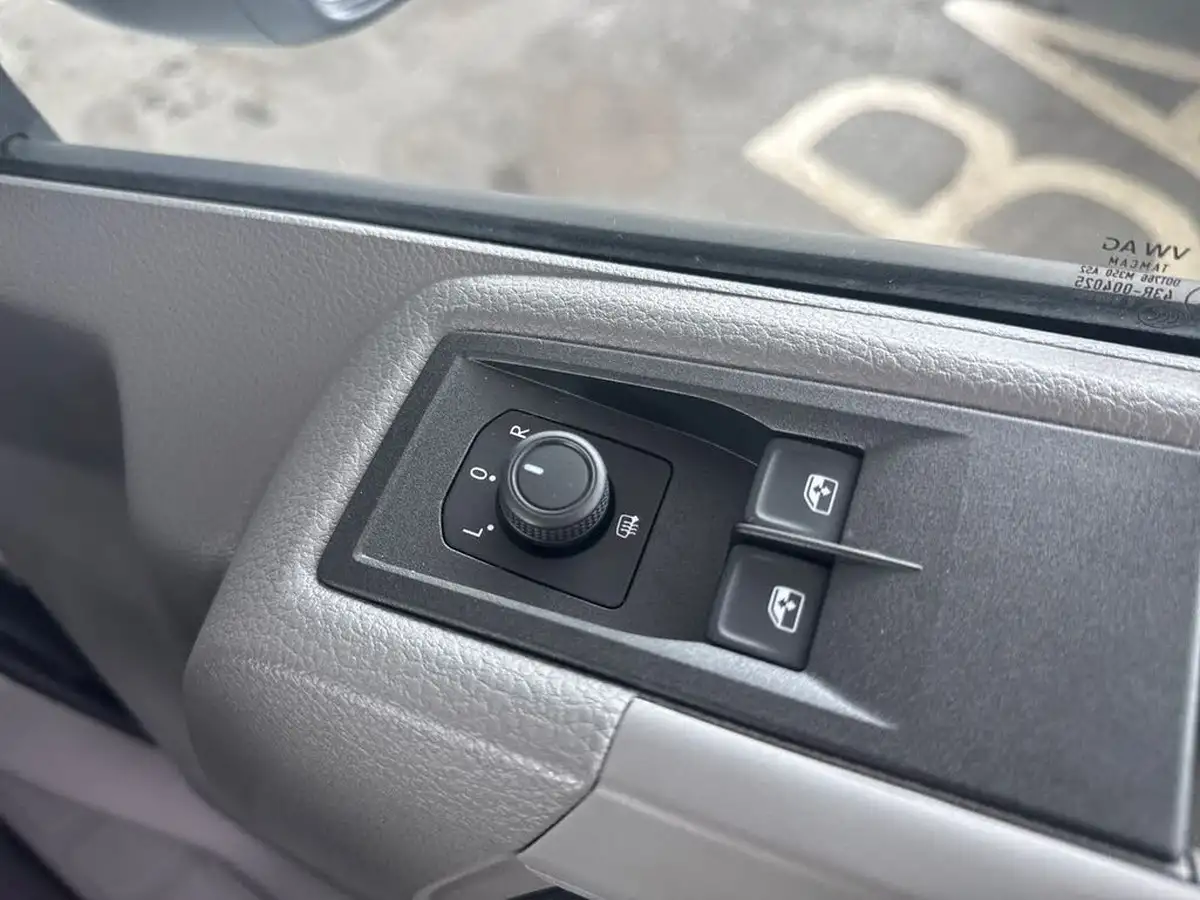 2025-volkswagen-crafter-big-25