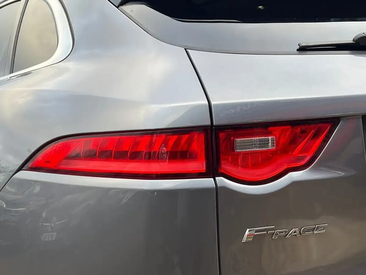2020-jaguar-f-pace-20-i4d-portfolio-180ps-awd-auto-big-22