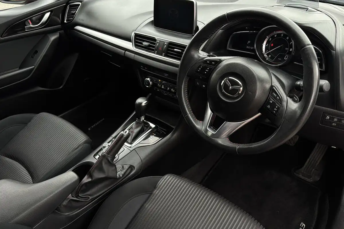 2015-mazda-mazda3-20-sport-nav-120ps-fastback-4d-auto-big-9