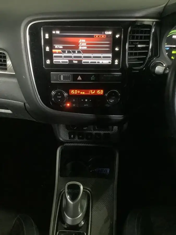 2019-mitsubishi-outlander-24-4h-phev-big-24