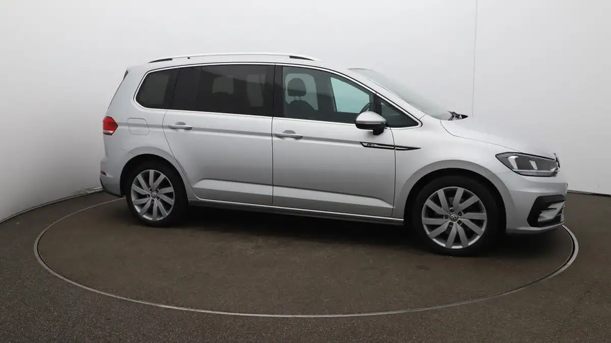 2020-volkswagen-touran-15-tsi-r-line-big-48