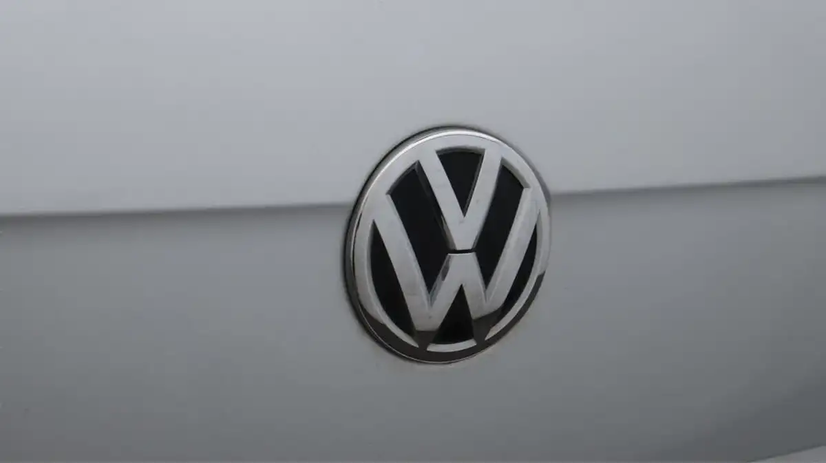 2020-volkswagen-touran-15-tsi-r-line-big-24