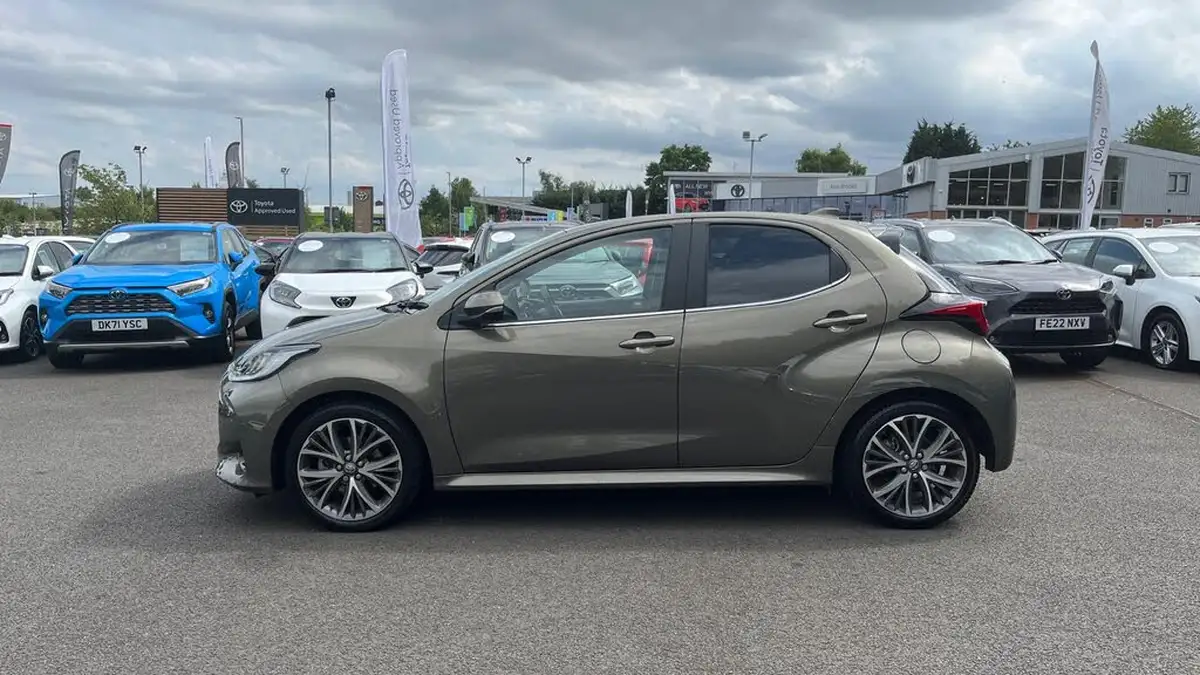 2023-toyota-yaris-15-vvt-i-excel-big-16