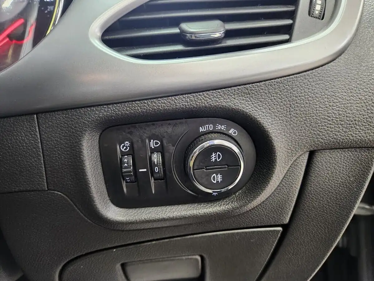 2019-vauxhall-astra-10i-turbo-design-sport-tourer-big-14