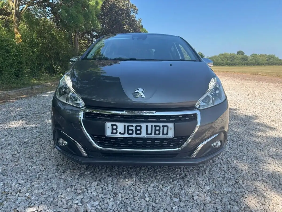 2018-peugeot-208-12-puretech-tech-edition-82bhp-big-5