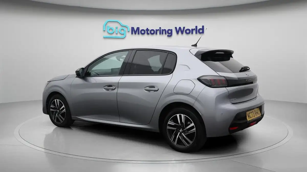 2023-peugeot-208-12-puretech-allure-premium-100ps-big-5